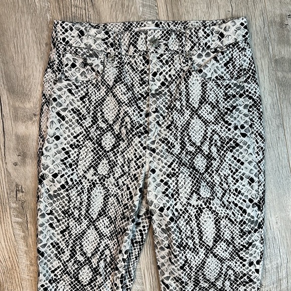 Good American Good Waist Snake Skin Print Tummy Control Flattering Skinny Jeans - Picture 3 of 8